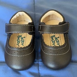 New Itzy Bitzy black shoes size 3
